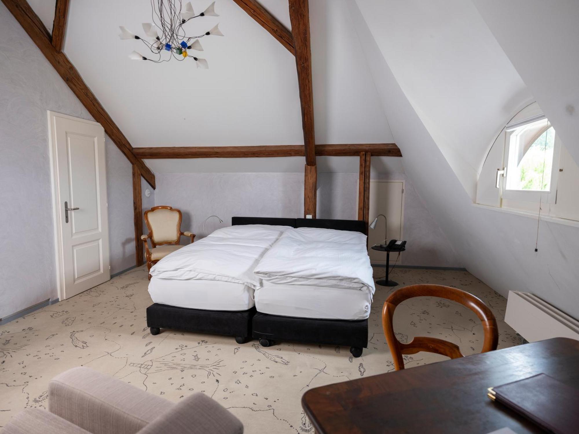 Romantik Hotel De L'Ours Sugiez Ngoại thất bức ảnh