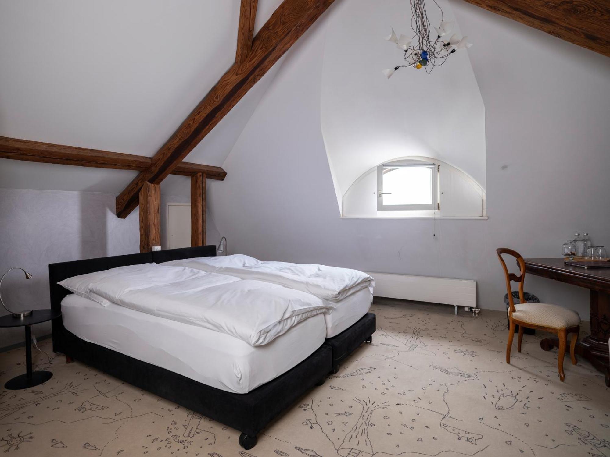Romantik Hotel De L'Ours Sugiez Ngoại thất bức ảnh