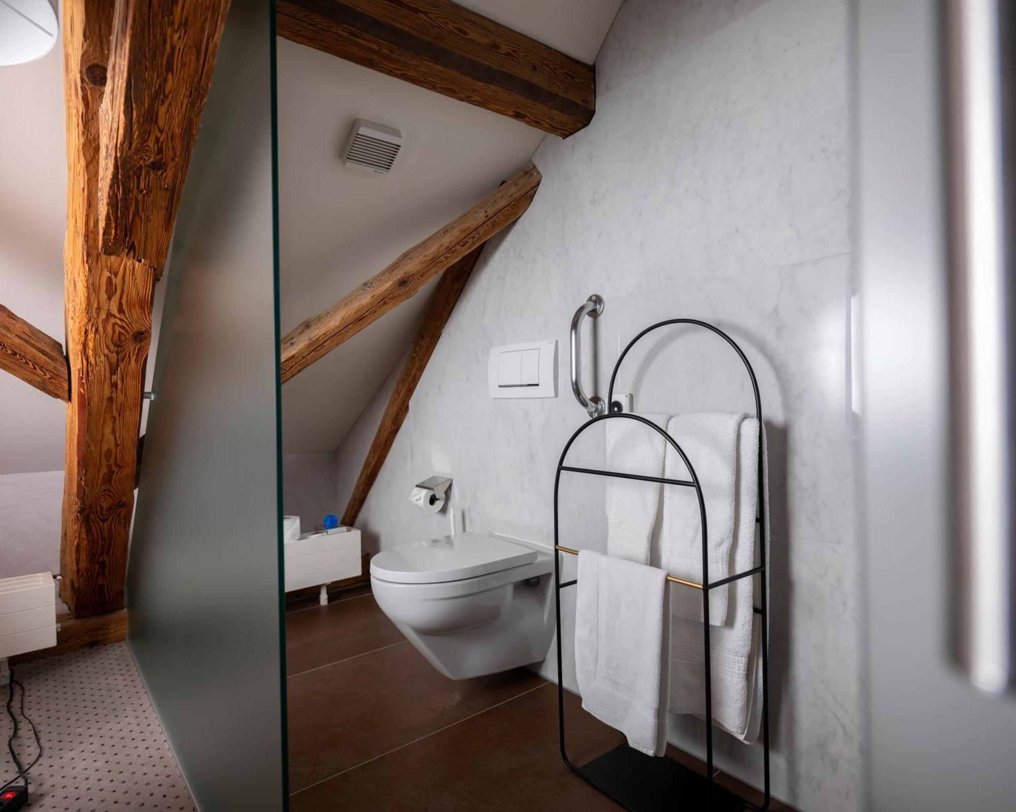 Romantik Hotel De L'Ours Sugiez Ngoại thất bức ảnh