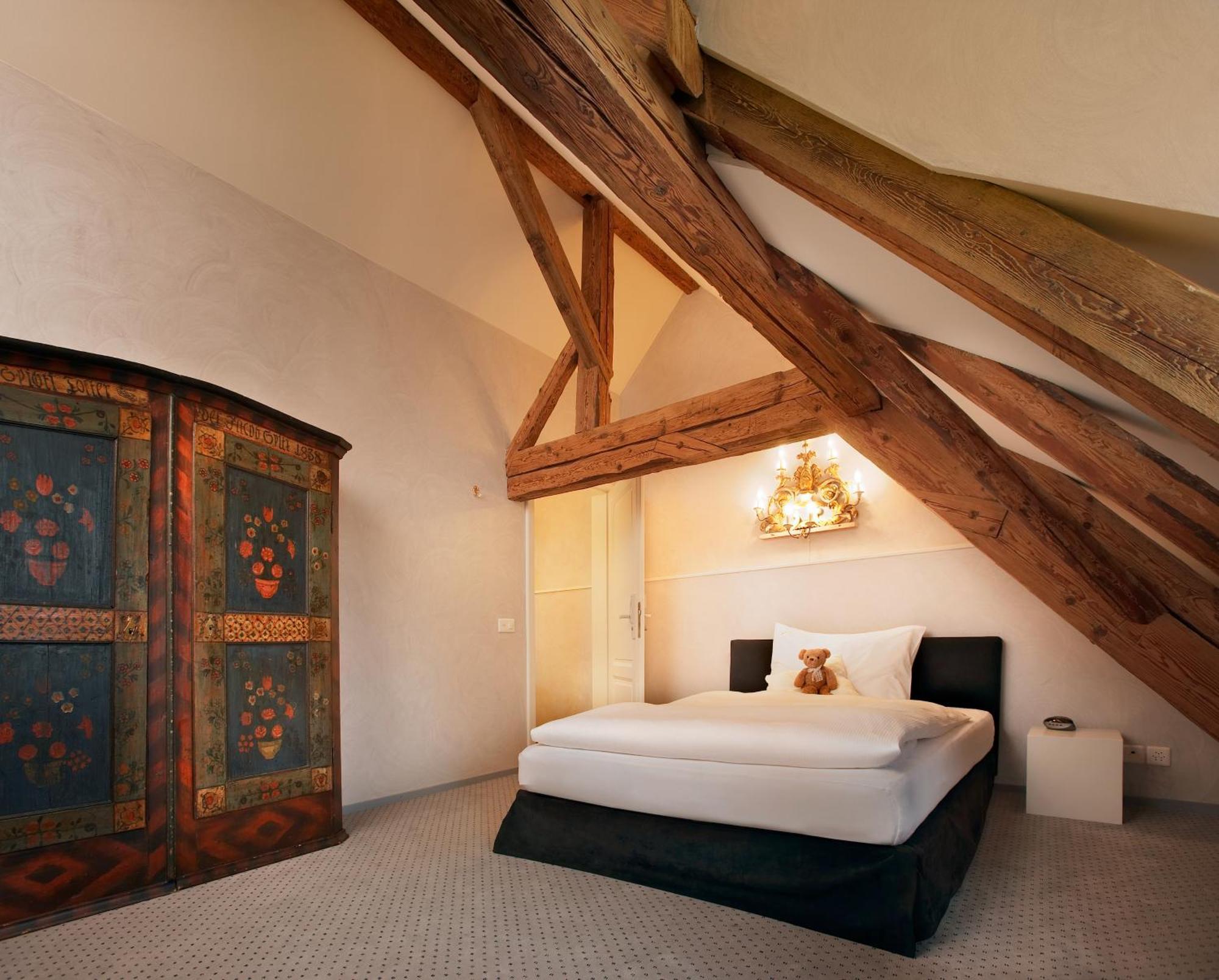 Romantik Hotel De L'Ours Sugiez Ngoại thất bức ảnh