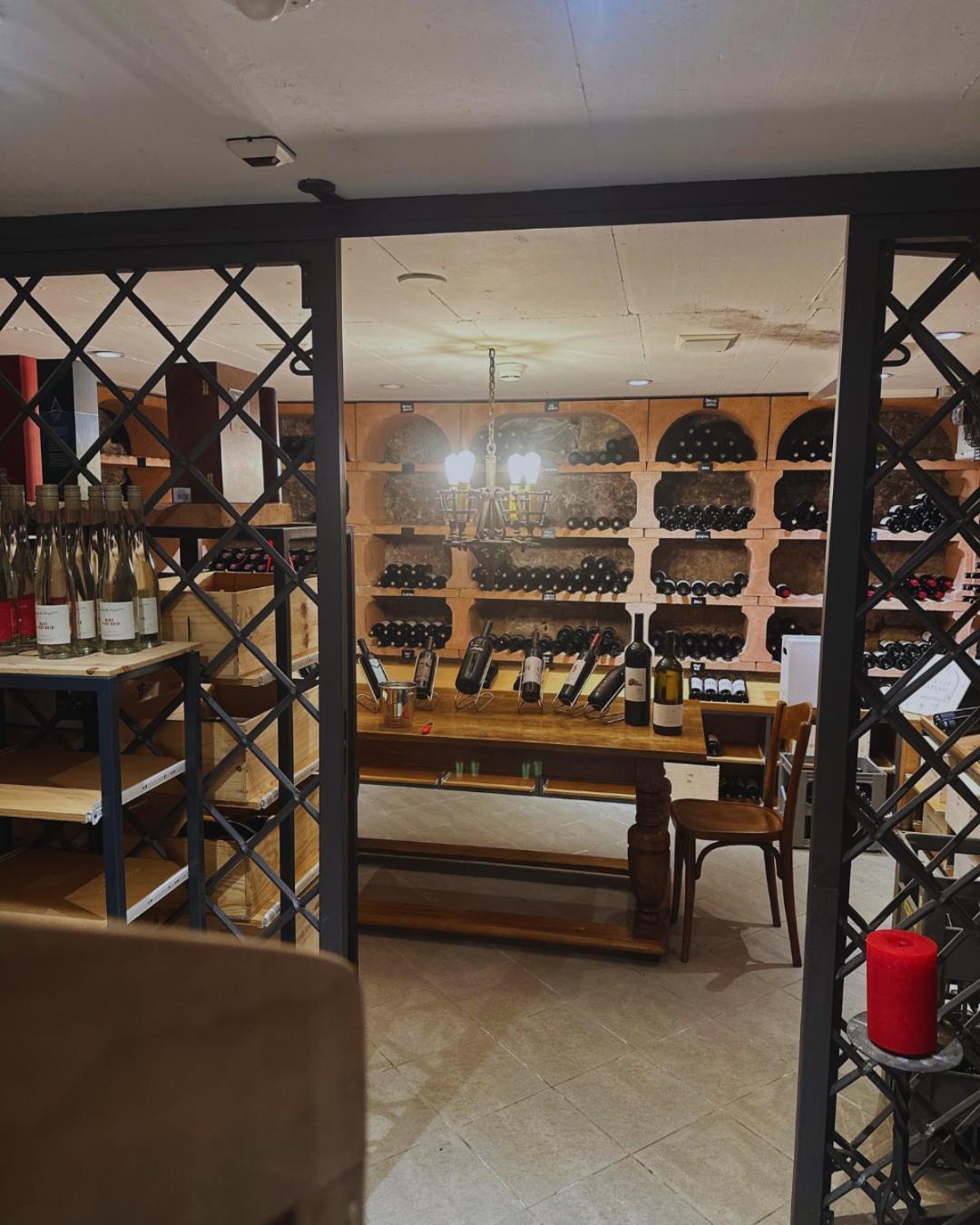 Romantik Hotel De L'Ours Sugiez Ngoại thất bức ảnh